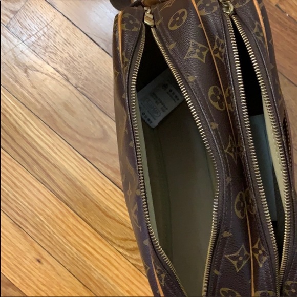 Louis Vuitton cross body men's messanger bag - Picture 4 of 9